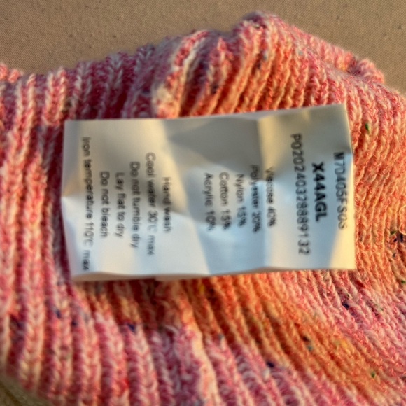 Women's Sweater - Picture 12 of 16